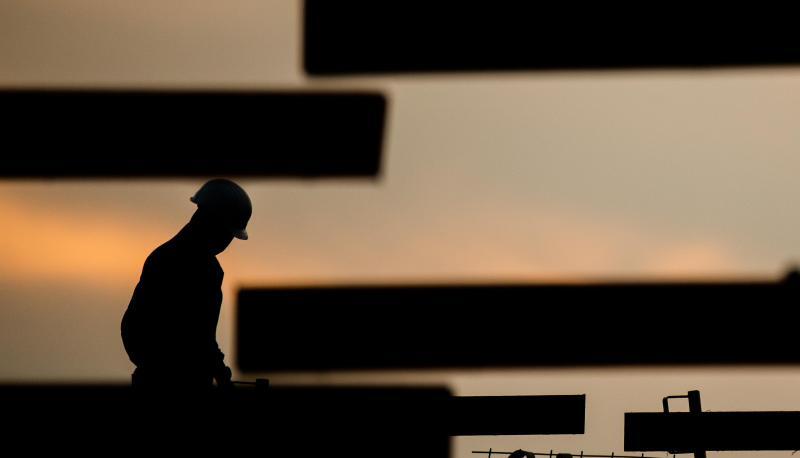 In Betrieben nehmen Personalengpässe nach einem Report des Deutschen Industrie- und Handelskammertags zu. In Betrieben nehmen Personalengpässe nach einem Report des Deutschen Industrie- und Handelskammertags zu.