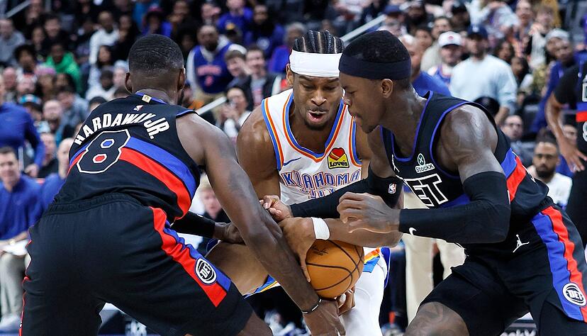 Dennis Schr&ouml;der (r.) &uuml;berzeugte, doch Shai Gilgeous-Alexander (m.) &uuml;berragte beim Sieg der Thunder bei den Pistons.