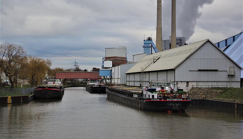 Der Salzhafen d&uuml;rfte inzwischen der gr&ouml;&szlig;te Umschlagplatz des Heilbronner Hafens sein. Von hier wird Salz vor allem zu Industriekunden transportiert.