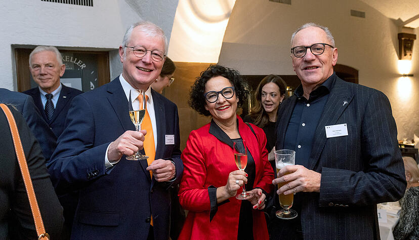 Hasenmahl-Redner Roland Rossnagel (von links) mit Experimenta-Geschäftsführerin Bärbel Renner und Axel Vornam, Intendant des Theaters. Hasenmahl-Redner Roland Rossnagel (von links) mit Experimenta-Geschäftsführerin Bärbel Renner und Axel Vornam, Intendant des Theaters.