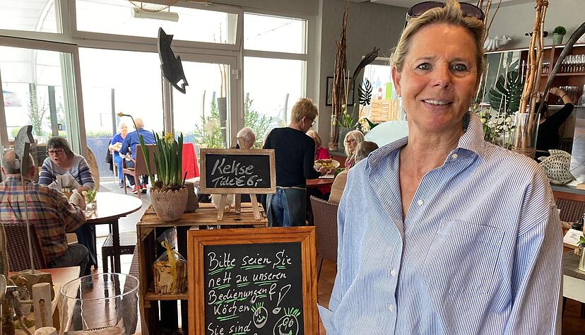 Bedienungen "sind schwerer zu bekommen als Gäste", hat Petra Seybold auf eine Tafel in ihrem Lauffener Fischlokal geschrieben, verbunden mit der Bitte, nett zu ihrem Service-Personal zu sein. Bedienungen "sind schwerer zu bekommen als Gäste", hat Petra Seybold auf eine Tafel in ihrem Lauffener Fischlokal geschrieben, verbunden mit der Bitte, nett zu ihrem Service-Personal zu sein.