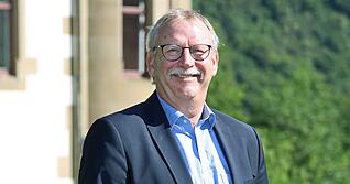 Roland Halter ist 62 Jahre alt und ist seit 1986 Bürgermeister von Jagsthausen. Zudem ist er Geschäftsführer der Burgfestspiele. Seine berufliche Karriere begann 1983 als Diplom-Verwaltungswirt bei der Stadt Heilbronn,anschließend war er ein Jahr als Fachbeamter für das Finanzwesen in der Talheimer Verwaltung tätig. Roland Halter ist in Neckarsulm aufgewachsen, verheiratet, hat zwei Töchter und einen Enkel. Foto: Ralf Seidel