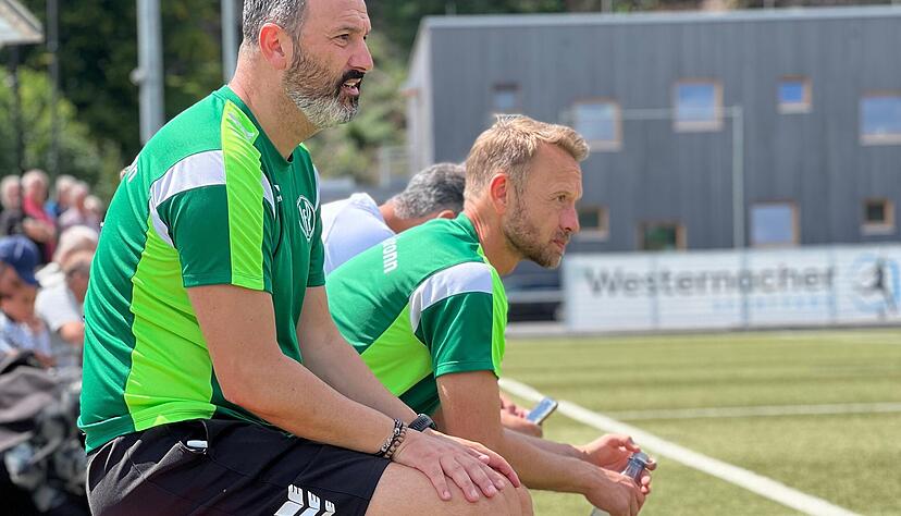 Co-Trainer Matteo Battista (links) und Torwartcoach Sven Seeg sehen gegen den FC Bammental die schlechteste Testspiel-Leistung des VfR Heilbronn in der Saisonvorbereitung.