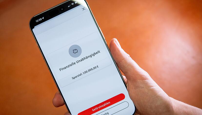 100.000 Euro: Als Sparziel ein guter Anfang. Um sich damit dauerhaft zur Ruhe zu setzen, genügt der Betrag in der Regel aber nicht.