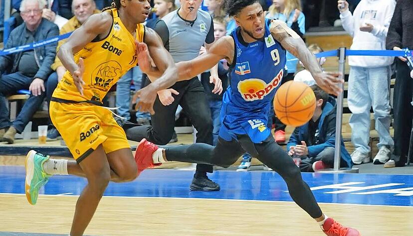 Anthony Gaines (rechts) und die Merlins Crailsheim waren von den Kirchheim Knights auch im Rückspiel nicht zu stoppen.
Foto: Marc Schmerbeck
