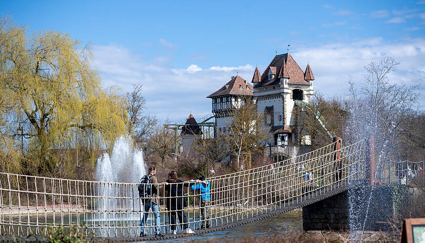 Der Erlebnispark Tripsdrill bietet nicht nur Achterbahnen, sondern auch eine schöne Kulisse.