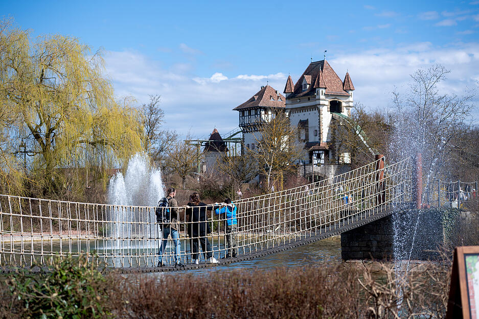 Der Erlebnispark Tripsdrill bietet nicht nur Achterbahnen, sondern auch eine schöne Kulisse.