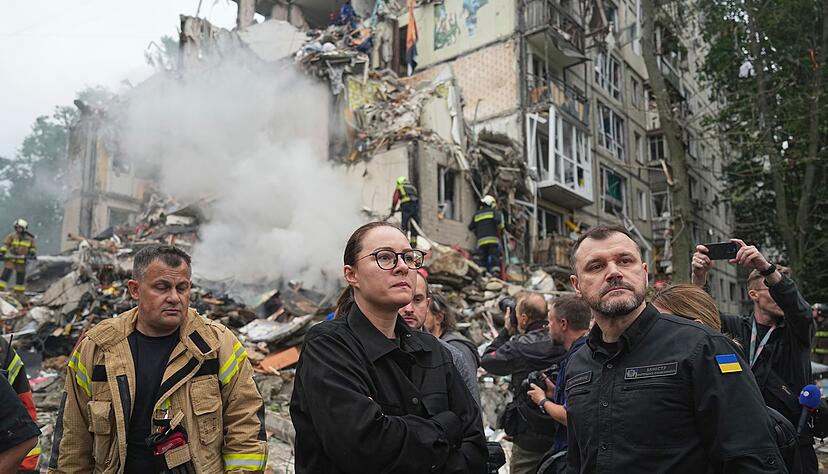 Ministerpr&auml;sidentin Swyrydenko macht sich ein Bild der Lage.