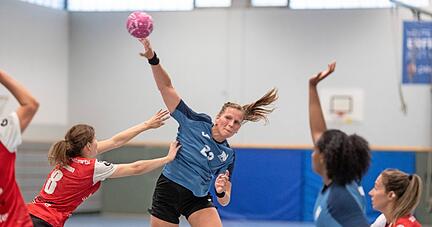 Mit Schwung und viel Selbstvertrauen wollen Munia Smits (Mitte) und die Sport-Union Neckarsulm am Samstag in die neue Saison starten.
Foto: Andreas Veigel