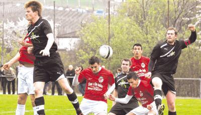 In der Vorsaison spielte T&uuml;rkspor Eppingen (rot) in der Kreisklasse B auch gegen Weiler. Nach dem Aufstieg kommt es nun zum Duell gegen T&uuml;rkg&uuml;c&uuml;.Foto: Kr&uuml;ger