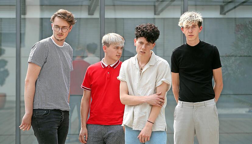 Zwei Br&uuml;derpaare, eine Band: Neeve sind Philipp Spohrer, Axel Seyboth, Felix Seyboth und Marius Spohrer (von links). Foto: Andreas Veigel