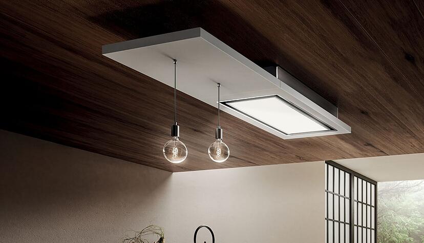 Nicht nur k&uuml;chentauglich:&nbsp;Deckenhauben mit Voll-LED-Paneel plus integrierten Pendelleuchten.