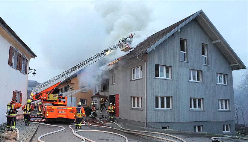 Hoher Schaden bei Brand in Mehrfamilienhaus in Amtzell.