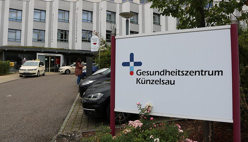 Künzelsau wollte auf dem Klinikareal ein ambulantes Gesundheitszentrum etablieren und hatte dazu auf die Hilfe der Klinik-GmbH gehofft, die eben jenes versprochen hatte. Künzelsau wollte auf dem Klinikareal ein ambulantes Gesundheitszentrum etablieren und hatte dazu auf die Hilfe der Klinik-GmbH gehofft, die eben jenes versprochen hatte.