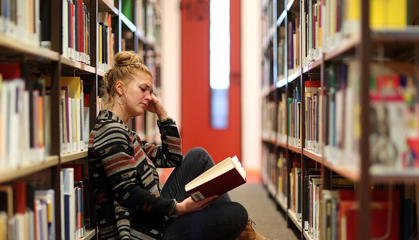 Lernen, wo man m&ouml;chte: Ein Fernstudium lohnt sich besonders f&uuml;r Berufst&auml;tige, die ansonsten wenig Zeit f&uuml;r das Studium h&auml;tten.
