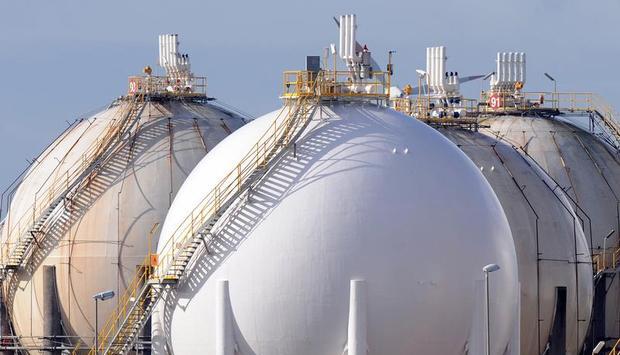 ConocoPhillips-Raffinerie in Wilhelmshaven: Die Nachfrage steigt, aber laut OPEC könnte das Öl im zweiten Halbjahr knapp werden. ConocoPhillips-Raffinerie in Wilhelmshaven: Die Nachfrage steigt, aber laut OPEC könnte das Öl im zweiten Halbjahr knapp werden.