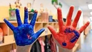 Manche Familien braucht Hilfe bei den Formularen, um ein Kind in der Kita anzumelden.