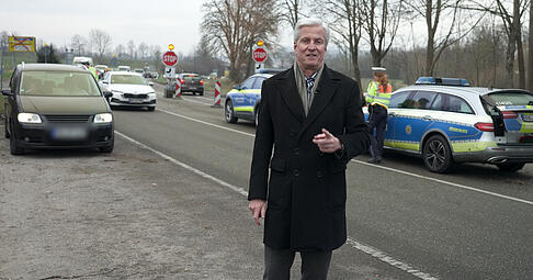 Uwe Ralf Heer an der Umleitung wegen des gesperrten Schemmelsbergtunnels. Uwe Ralf Heer an der Umleitung wegen des gesperrten Schemmelsbergtunnels.