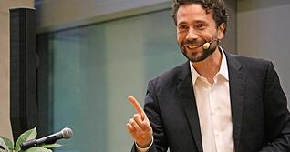 Überzeugt von der Zukunft: Hauptredner Dr. Harald Köpping Athanasopoulos vom Forschungsinstitut 2b Ahead ThinkTank in Leipzig.