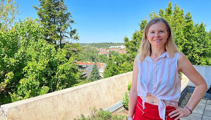 Auf der Terrasse der gemeinsamen Wohnung arbeitet Sandra Andrés, so lange es nicht zu warm ist: Ihr Blick geht nach Süd-Westen.
Fotos: Ulrike Plapp-Schirmer Auf der Terrasse der gemeinsamen Wohnung arbeitet Sandra Andrés, so lange es nicht zu warm ist: Ihr Blick geht nach Süd-Westen.
Fotos: Ulrike Plapp-Schirmer