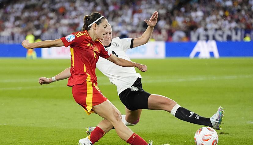 Die Entscheidung: Bonmat&iacute; zieht ab, Rebecca Knaak rutscht ins Leere.