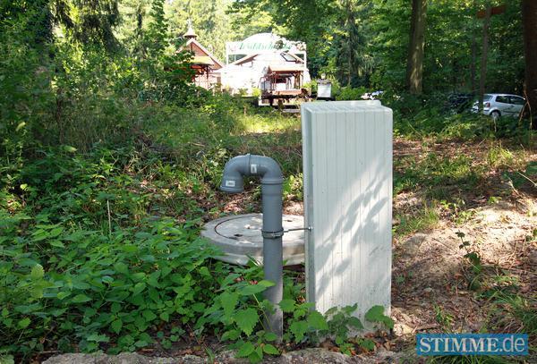 Höhepunkt der Streitereien zwischen Betreiber und Verpächterin war 2011, als das Gesundheitsamt den Waldschänke-Brunnen wegen Bakterien schloss. Höhepunkt der Streitereien zwischen Betreiber und Verpächterin war 2011, als das Gesundheitsamt den Waldschänke-Brunnen wegen Bakterien schloss.