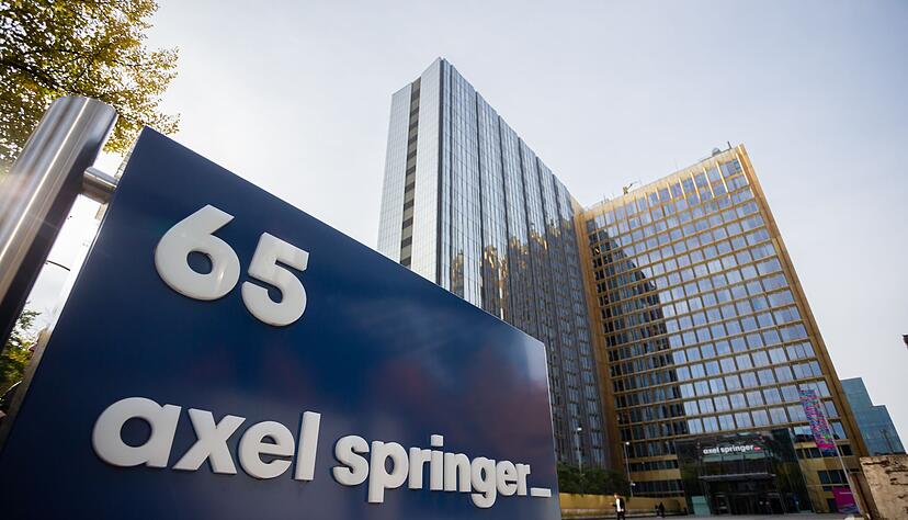 Der Medienkonzern Axel Springer hat gegen Julian Reichelt eine Strafanzeige eingereicht.