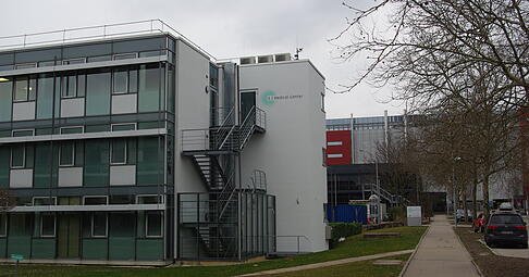 Sana ist auf dem Stiftsberg, dem Sitz der Schwarz-Gruppe, Betreiber des seit einem Jahr bestehenden S-Medical-Center.