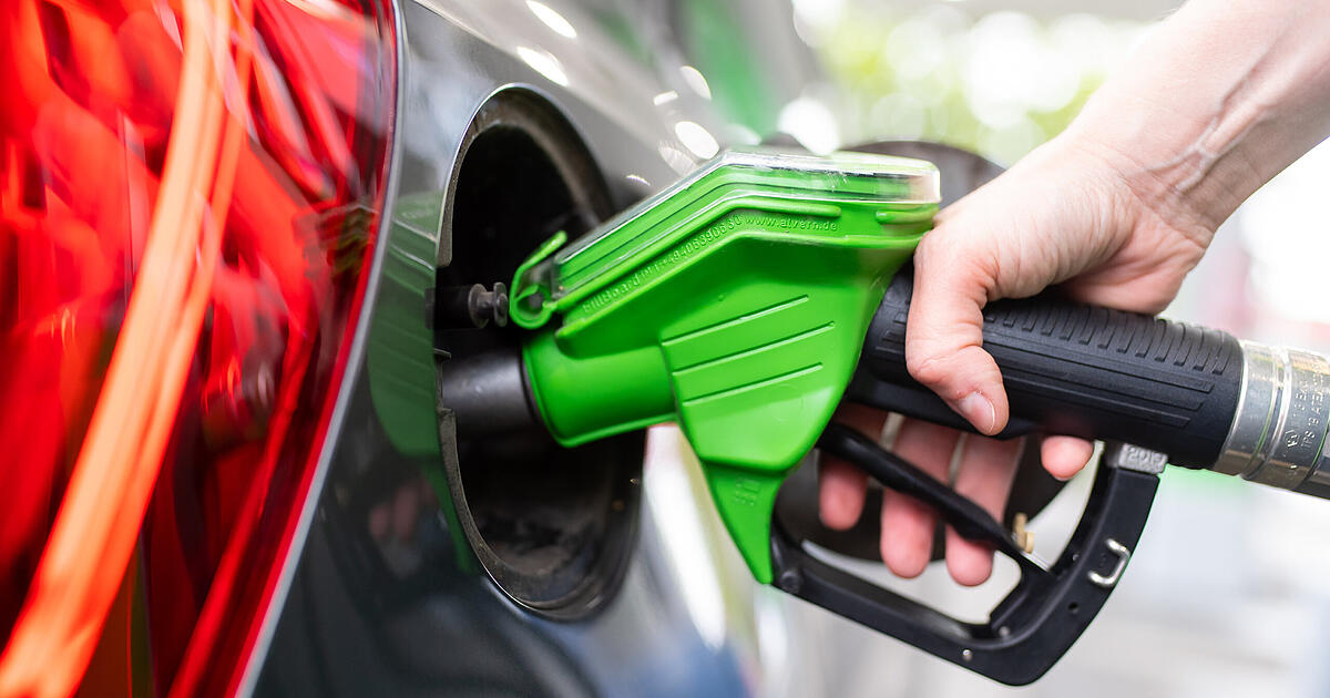 Bundestag decides on CO₂ price increase: Fuel up to 38 cents more ...