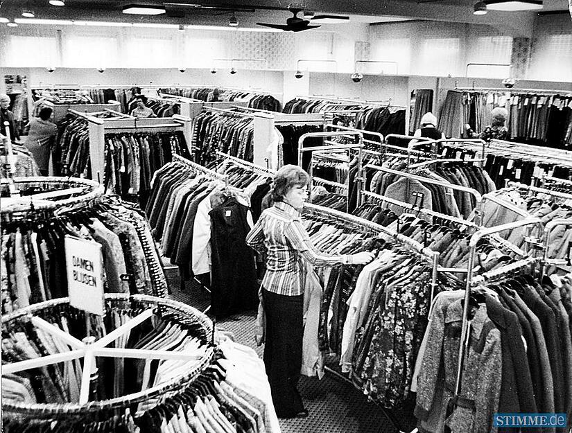 1975. Beilharz bietet eine große Auswahl an Damenmoden.