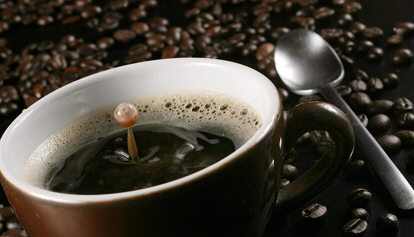 Kaffee ist das beliebteste Getr&auml;nk in Deutschland, noch vor Mineral- und Heilwasser. Der j&auml;hrliche Pro-Kopf-Konsum stieg im vergangenen Jahr von 164 auf 166 Liter, wie der Deutsche Kaffeeverband mitteilte.  Foto: dpa