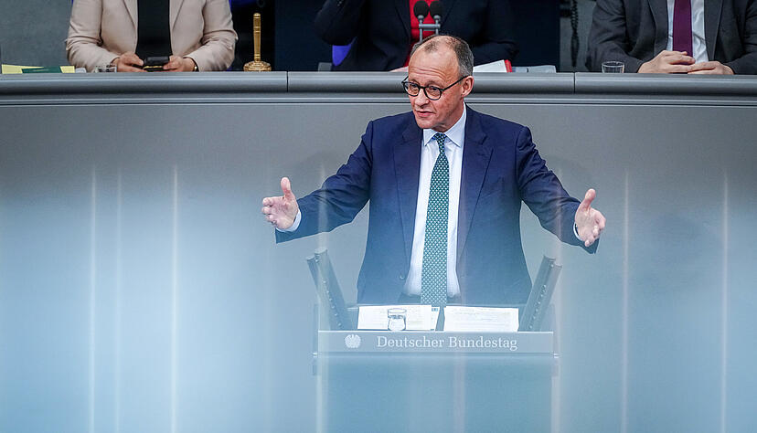 Friedrich Merz, Unions-Kanzlerkandidat und CDU-Bundesvorsitzender, spricht im Bundestag in der Generaldebatte "zur Situation in Deutschland". Friedrich Merz, Unions-Kanzlerkandidat und CDU-Bundesvorsitzender, spricht im Bundestag in der Generaldebatte "zur Situation in Deutschland".