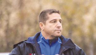 Man muss sich warm anziehen in der Landesliga − oder auch nicht: Holger Funk betreut den TSV Obergimpern bis zur Winterpause.Fotos: Klaus Krüger Man muss sich warm anziehen in der Landesliga − oder auch nicht: Holger Funk betreut den TSV Obergimpern bis zur Winterpause.Fotos: Klaus Krüger