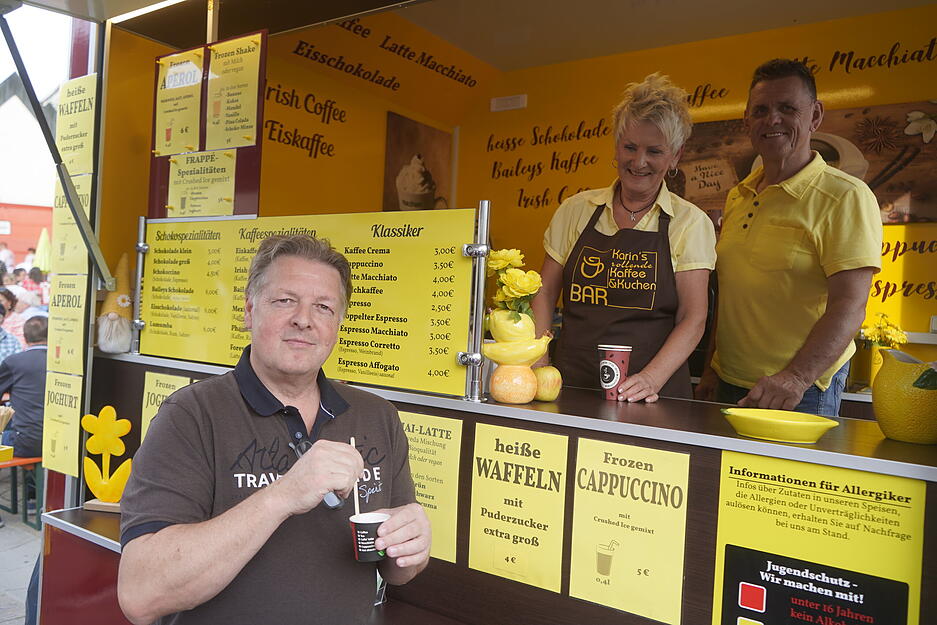 Über Pommes, Würfelzwiebeln, Rohkostsalat und vieles mehr durften sich die Besucher freuen.