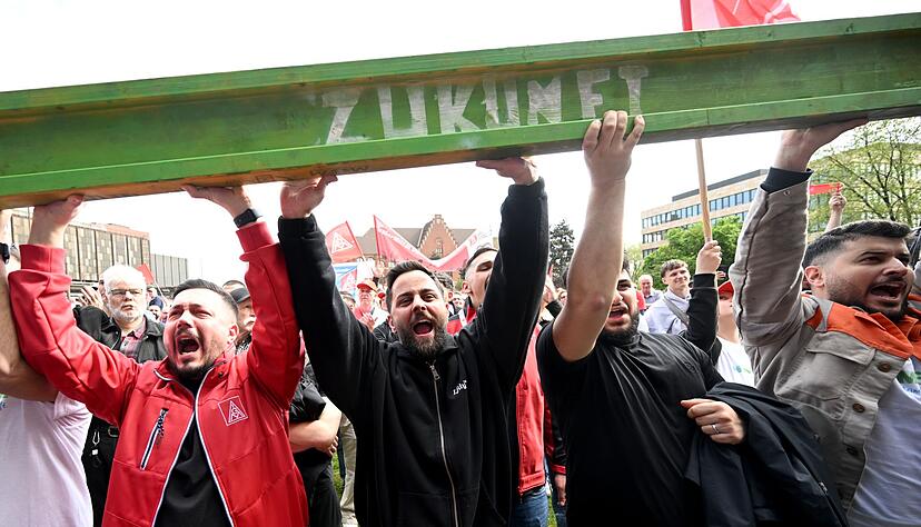 Deutschlands größter Stahlerzeuger Thyssenkrupp Steel steht vor einem Umbau.