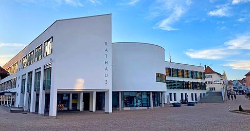 Begehrter Arbeitsplatz: Neben Amtsinhaber Sebastian Frei möchte auch Christian Schultz Oberbürgermeister in Bad Rappenau werden. Begehrter Arbeitsplatz: Neben Amtsinhaber Sebastian Frei möchte auch Christian Schultz Oberbürgermeister in Bad Rappenau werden.