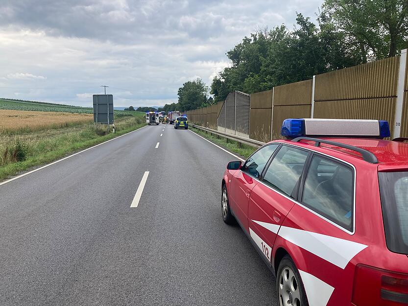 Die B293 bei Schwaigern ist nach dem Unfall gesperrt. Die B293 bei Schwaigern ist nach dem Unfall gesperrt.