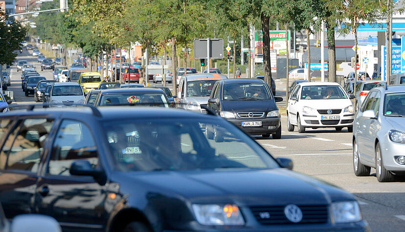 Noch rollt der Verkehr auf der Oststraße. Noch rollt der Verkehr auf der Oststraße.
