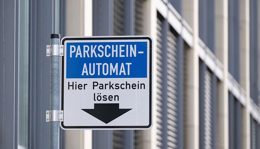 Die falschen QR-Codes werden auf Parkscheinautomaten geklebt. (Symbolbild)