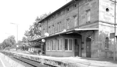 Am Bahnhof in Weinsberg rückt die Bahn von ihren Plänen ab. Der Zugang zum Mittelbahnsteig wird ebenerdig eingerichtet. Eine Unterführung ist nicht mehr notwendig. (Foto: Ulrike Kugler) Am Bahnhof in Weinsberg rückt die Bahn von ihren Plänen ab. Der Zugang zum Mittelbahnsteig wird ebenerdig eingerichtet. Eine Unterführung ist nicht mehr notwendig. (Foto: Ulrike Kugler)