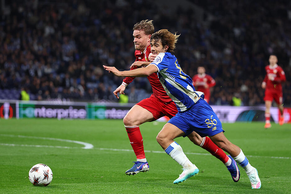 Maximilian Mittelst&auml;dt: Anders als zun&auml;chst erwartet auf der rechten Abwehrseite aufgestellt. Verhungerte dort offensiv etwas, da der VfB fast nur &uuml;ber die linke Seite angriff. Defensiv aber an sich solide. Note: 4