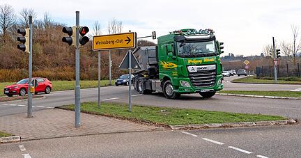 Der Knoten Weinsberg, besser bekannt als Kaufland-Kreuzung, ist zu Stoßzeiten stark frequentiert. Sowohl in der Haller Straße als auch auf der B39 ist Handlungsbedarf.