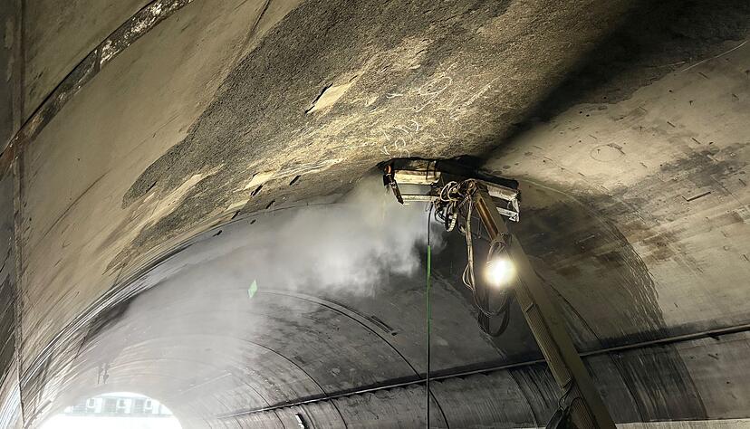 Das Feuer hatte die Betriebstechnik in der Westr&ouml;hre auf mehreren Hundert Metern zerst&ouml;rt. (Archivbild)