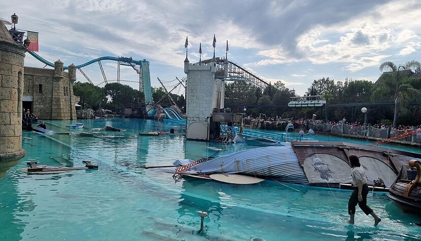 Ein Blick auf das Areal der &laquo;High-Diving-Show &laquo;Retorno dos Piratas&raquo;&raquo; und der Attraktion &laquo;Atlantica SuperSplash&raquo;.