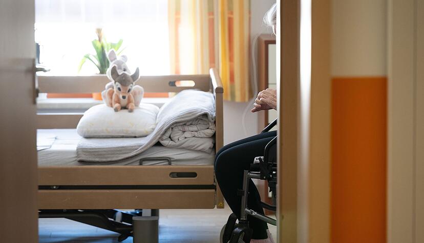 Soll die Pflege im Heim teurer werden, muss die Leitung das rechtzeitig ank&uuml;ndigen.