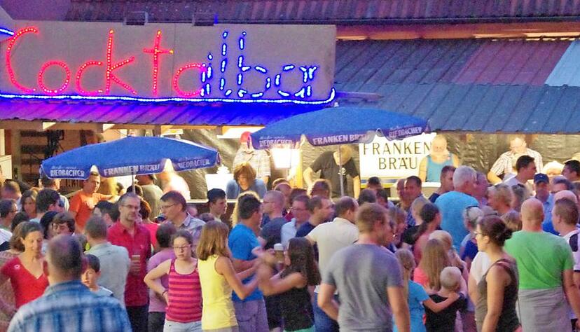 Auch für Speisen und Getränke ist an den 25 Bars und Ständen rund um die fünf Bühnen bestens gesorgt.Foto: privat