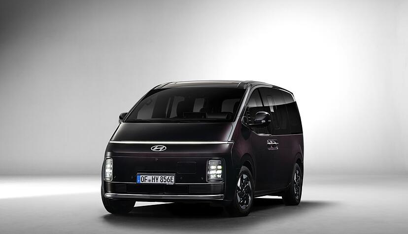 Hyundai erweitert sein Angebot um einen vollelektrischen Van: Der Staria feiert Weltpremiere in Br&uuml;ssel.