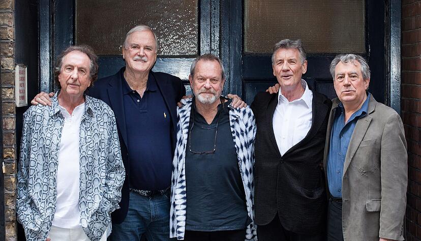 2014 trat John Cleese (2.v.l.) ein letztes Mal mit seinen Monty-Python-Kollegen auf. (Archivbild)