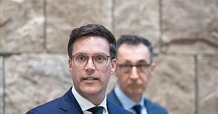 Cem &Ouml;zdemir (B&uuml;ndnis 90/Die Gr&uuml;nen, r), Spitzenkandidat der Gr&uuml;nen in Baden-W&uuml;rttemberg, und Manuel Hagel (CDU), Vorsitzender der CDU Baden-W&uuml;rttemberg, geben im Haus der Katholischen Kirche ein Statement.