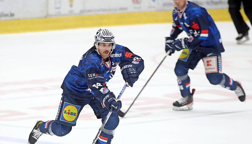 Jeremy Williams war wieder ein Aktivposten bei den Falken, doch im vierten Saisonspiel in Bad T&ouml;lz gelang dem 36-j&auml;hrigen St&uuml;rmer erstmals kein Treffer f&uuml;r sein Team. 
Foto: Archiv/Veigel